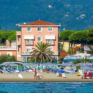 https://hotel-happy.it-tuscanyhotel.com